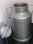 Bauernhofmilchkanne, stabil, alt, groß in 45721