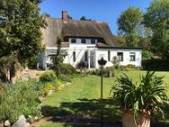 Wunderschönes Reetdachhaus mit sehr gepflegtem Garten an der Westküste Schleswig-Holsteins - Elpersbüttel