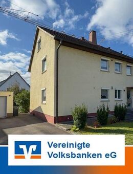 Großzügiges Zweifamilienhaus mit Gartenidylle + Garage in Ehningen - Ehningen