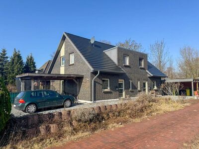 Attraktives Investment in begehrter Lage: vermietetes modernes Zweifamilienhaus in Husum.