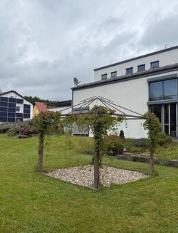 "Exklusives Einfamilienhaus in Teunz - Stilvolles Wohnen mit Komfort und Weitblick" - Teunz