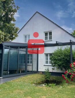 Charmantes Einfamilienhaus mit Doppelgarage und PV-Anlage in Grenznähe - Rodershausen
