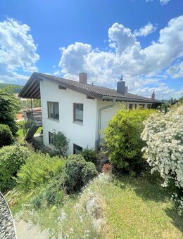 Gepflegtes und geräumiges EFH mit neuer Heizung, Garten, Balkon und Garage in ruhiger Lage - Lauchheim