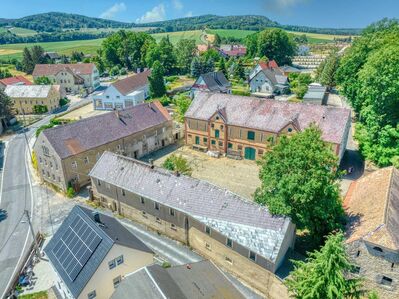 " Mehrfamilienhaus im Dreiseitenhof " ...