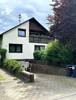 Doppelte Wohnqualität - modernisiertes Zweifamilienhaus mit Gartenidylle, Balkon, Terrasse & Garage - Bibertal