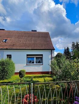 Wohnen im Grünen: Doppelhaushälfte mit viel Potenzial und großem Garten - Grimmen