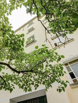 Solides Gründerzeit-Investment: 2 Zimmer, Balkon, Tageslichtbad, Badewanne + VERMIETET + - Berlin