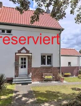 Doppelhaushälfte 84 + 20 m² in der Kamp-Lintforter, Altsiedlung mit 717 m² Grundstück - Kamp-Lintfort