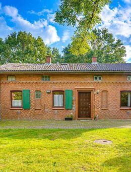 Ein Stück Geschichte: Landhaus in Alleinlage! Ca. 89m² Wfl., überd. Terrasse, auf ca. 2375m² Grdstk. - Sollerup