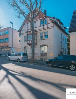 Sanierungsbedürftiges 3 Familienhaus mit 12 Garagen und 891m² Grundstück in City-Lage von Waiblingen - Waiblingen