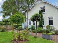 Geschmackvolle Jugendstil-Villa mit 5 Zimmern und kleinem Nebengebäude in grüner Lage von Elmshorn - Elmshorn
