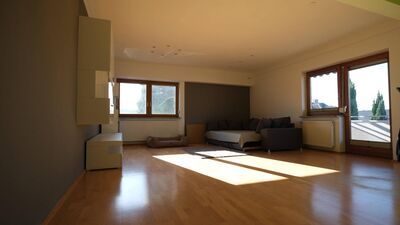 Exklusive Dachgeschosswohnung mit Wellnessbad & Balkon - Ruhiges Wohnen in Haus mit nur 2 Einheiten