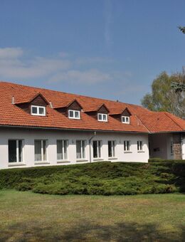 Nachmieter gesucht Nach Komplettsanierung Voraussichtlich ab 01.11.2025 !!! 3- Raum Wohnung Dachgeschosswohnung im Landambulatorium - Heckelberg-Brunow