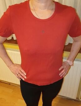Figurbetonendes S-Oliver -Damen T-Shirt in Rot - Uchte