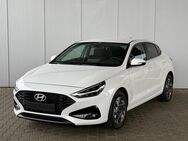 Hyundai i30, 1.5 T-GDi Fastback MHEV Life V &H m m Kurvenl Sitz & Lenkr Heiz Alu16, Jahr 2024 - Achern