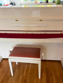 Yamaha Klavier LU 201 c weiß Hochglanz mit passendem Hocker TOP Zustand - Düsseldorf