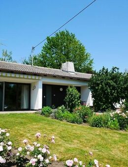 Bungalow mit 1.322 m² parkähnlichem Traumgrundstück in KISSING - Kissing