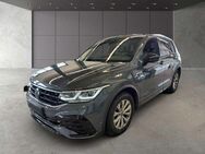 VW Tiguan, 1.5 TSI R-Line IQ Light Dig, Jahr 2022 - Lehrte