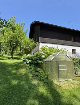 Charmantes Zweifamilienhaus mit großem Grundstück in ruhiger Lage von Mitterfels - Mitterfels