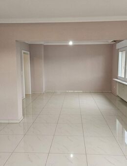 Stieldorferhohn: Top-modernisierte Etagenwohnung mit gehobener Ausstattung - Königswinter