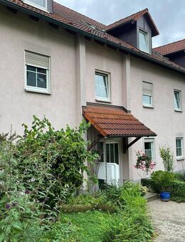Attraktive 3-Zimmer-Eigentumswohnung mit Terrasse, Garten und Garage - Neustadt (Aisch)