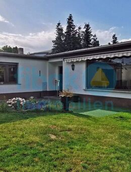 Kleines Einfamilienhaus im Bungalowstil mit Wintergarten und großem Garten - Delitzsch