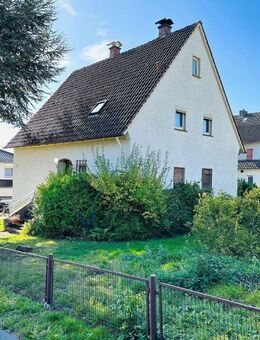 Gemütliches Familiennest am Hang sucht neue Eigentümer. - Hüllhorst