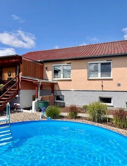 HORN IMMOBILIEN ++ Altentreptow, Haus mit Garage, Doppelcarport, Pool und Einbauküche - Altentreptow