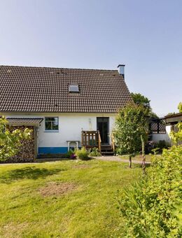 Komplett saniertes Einfamilienhaus mit wasserführendem Holzofen - Neuberend