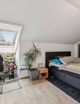 Gepflegte 4,5-Zimmer-Wohnung am Roten Hügel mit Kamin und zwei Dachterrassen - Bayreuth