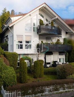 Gepflegtes Mehrfamilienhaus mit ca. 270 m², Garten, weitläufigem Ausblick und 3 Garagen - Remshalden
