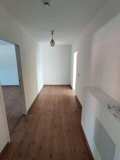 3-Zimmer-Wohnung neu saniert mit Aufzug
