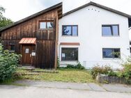 Großzügige, architektonisch interessante Doppelhaushälfte mit Einliegerwohnung - Otterfing