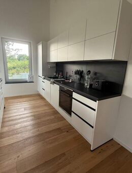 Großzüge und moderne 3-Zi.-Whg. in Bestlage mit Küche - Neustadt (Aisch)