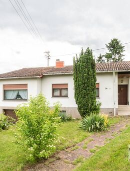 WINKEL - Bungalow mit Garage und großem Grundstück in Feldrandlage von Lautenbach! - Ottweiler