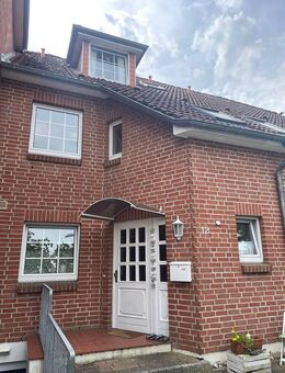 *** NEU - Charmantes Mittelreihenhaus mit 7 Zimmern, Keller und 2 Bädern auf sonnigem Grundstück *** - Bad Oldesloe