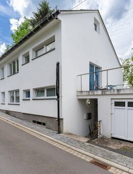Renoviertes Zweifamilienhaus mit großem Grundstück und vielfältigen Nutzungsmöglichkeiten - Westerburg