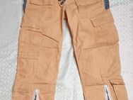 VSCT Jeans Hose Clubwear Cargo/Baggy Jeans2befree GR. L . BLAU-ORANGE. FP. 22€ . Zustand gebraucht siehe Bilder. Hose wurde gekürzt auf ca. L 30!! Hose wurde Entfärbt, deshalb diese tolle Farbe!! - Bühl