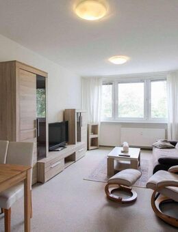 Sofort wohlfühlen oder vermieten: 3-Zi.-Etagenwohnung in urbaner Lage mit Balkon und Aufzug - Berlin
