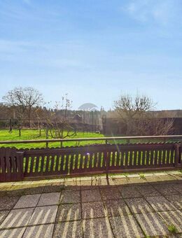 RUHEOASE AM DORFRAND MIT GROSSZÜGIGEM GRUNDSTÜCK UND SCHLOSSPANORAMA - Boitzenburger Land