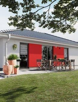 "Der Bungalow, der mitdenkt: Ihr SOFORT-STROM-PAKET einfach inklusive durch PV-Anlage auf dem Dach" - Waldsee