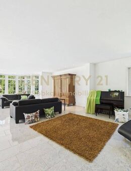 Ortsrandlage mit Ruhegarantie: Großzügiges Anwesen mit 9 Zi, Waldweg vor der Tür &Ausblick ins Grüne - Oberwiesen