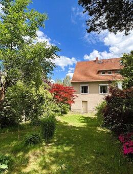 Sanierungsbedürftige Doppelhaushälfte mit Ausbaureserve und großem Garten in Berlin-Lankwitz - Berlin