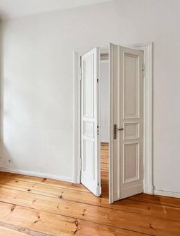 Bezugsfreie 3-Zimmer-Altbau-Eigentumswohnung unweit vom Schloss Charlottenburg entfernt in Berlin - Berlin