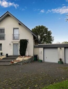 Modern, viel Platz & großzügiges Grundstück: Zweifamilienhaus mit Doppelgarage in Erwitte-Völlinghausen! - Erwitte