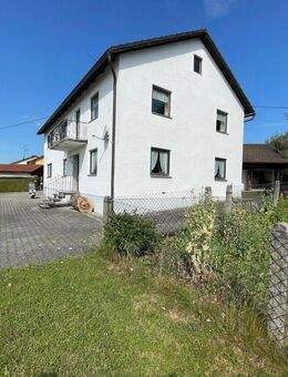 Zweifamilienwohnhaus mit 3 Garagen etc. / 962 m² Grundstück in Grünbach bei Erding (Renovierungsbedarf!) - Bockhorn (Bayern)