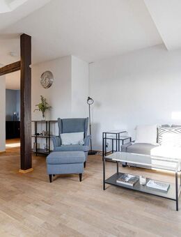 Lichtdurchflutete Drei-Zimmer-Wohnung mit Aufzug und Stellplatz direkt am Schweizer Platz - Frankfurt (Main)