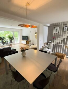 Schönes Haus mit Koiteich in fantastischer Lage - Köln