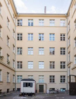 Historische Altbau-Wohnung inkl. Einbauküche, Gäste-WC, Kamin - Fantastische Lage in Berlin-Mitte! - Berlin
