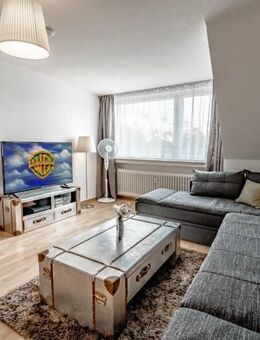 Schicke 2 Zimmer Dachgeschosswohnung mit Einbauküche+ 1 Monat Mietfrei. - Düsseldorf